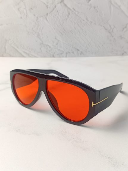 عینک دید در شب Tom Ford با فریم رنگ مشکی، شکل خلبانی، دسته پهن و لنز قرمز رنگ مدل W68228